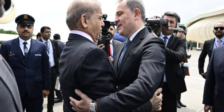 Պակիստանի վարչապետը ժամանել է Արցախ