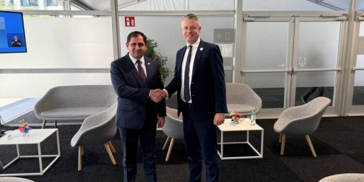 «Պատրաստակամություն են հայտնել համագործակցությանը նոր թափ հաղորդել»․ ՊՆ-ն՝ Բեռլինում Պապիկյանի և Միացյալ Թագավորության ԶՈՒ նախարարի հանդիպման մասին