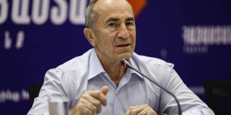 Ֆրակցիայի նիստին մասնակցել է նաև Քոչարյանը․ «Հրապարակ»