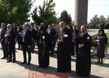 Սամվել Շահրամանյանը Արցախի վերնախավի հետ՝ Եռաբլուրում. տեսանյութ