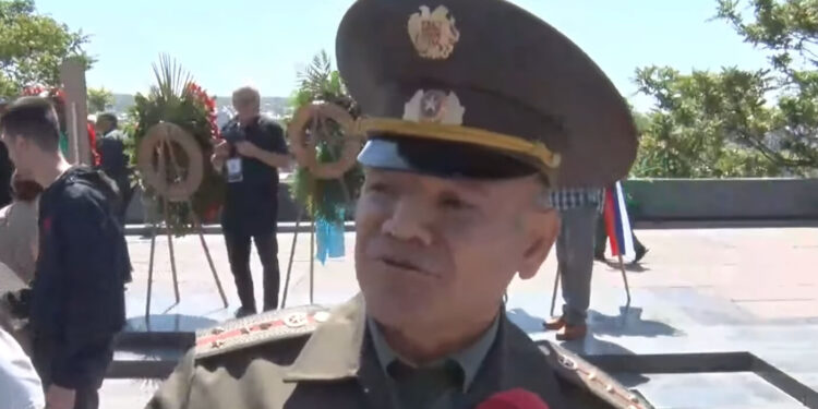 Կարա՞ք նշեք մի գեներալ, որ մնացել է իր կաբինետում, մինչև զոհվի, ինքը շուտ է փախել. տեսանյութ