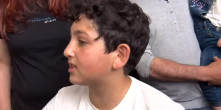 Հորս արև, ասե՛լ ես, ընկեր Դավթյան, բումաժնիկը բացել ա, ասել ա՝ գումար չունեմ, փորը բռնել ա. աշակերտ. տեսանյութ