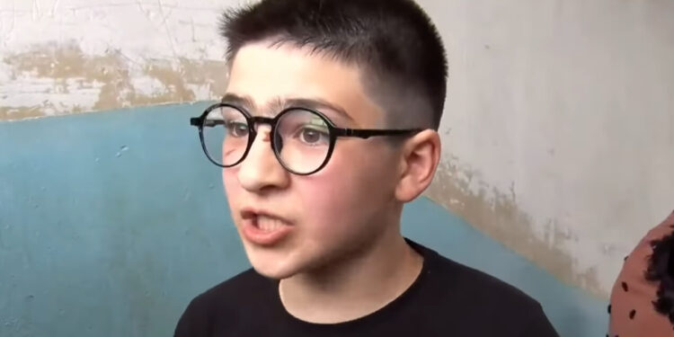 Մահացած ծնողնե՛րդ ծամոն ծամեն. ուսուցչուհին վիրավորել է ծնողազուրկ երեխային. տեսանյութ