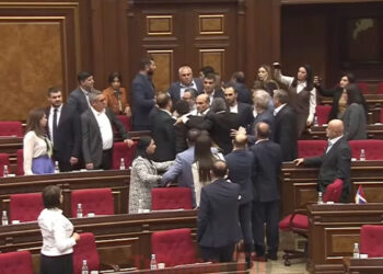 Ա՛յ տղա, արա Լևո՛ն, կհանեմ շպրտեմ դուրս. թեժ կրքեր ու մարտեր՝ ԱԺ-ում. տեսանյութ