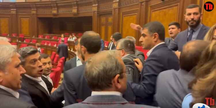 Քֆուր չտա՛ս, այ տղա… Ով որ իմ պապուն թուրք ասի, նրա…տեսանյութ