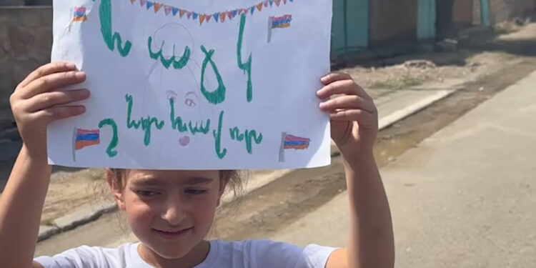 Քրոջ աջակցությունը՝ եղբորը՝ Սարդարապատում. տեսանյութ