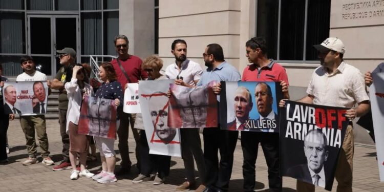 Քանի՞ հոգի էր Հայաստանում դեմ Լավրովի այցին. «Փաստ»