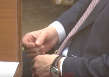 Թզբեհով ՔՊ-ականը՝ քրեական ենթամշակույթի դեմ պայքարող Փաշինյանի դիմաց. Խեր, շառ, Աստված. տեսանյութ