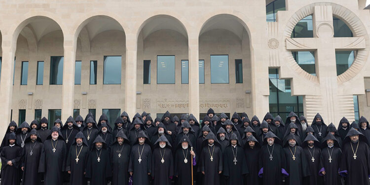 Չտրվել չարահնար սադրանքներին ու անցողիկ ապազգային դրսևորումներին․միաբանական համագումարի հայտարարությունը