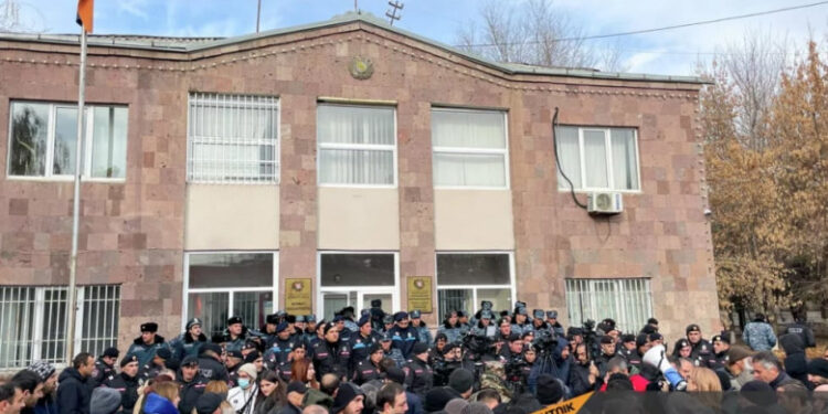 Նոր ընդդիմադիր ալյանս՝ «Փարաքարի մոդելով». «Փաստ»