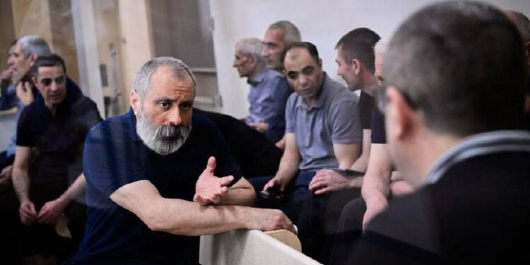 Բաքվում հայ գերիներին ընտանիքներից ծանրոցներ են փոխանցվել