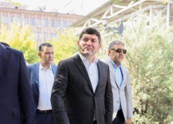 «Հունիսի 22-ին, ժամը 11:00-ին հավաքվում ենք Զվարթնոց տաճարի մոտ և ժողովրդի մեծ բազմությամբ, բարձր տրամադրությամբ ու մեծ հավատքով քայլում դեպի Մայր Աթոռ». Դավիթ Համբարձումյան