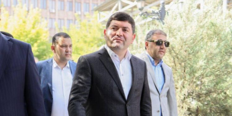 «Հունիսի 22-ին, ժամը 11:00-ին հավաքվում ենք Զվարթնոց տաճարի մոտ և ժողովրդի մեծ բազմությամբ, բարձր տրամադրությամբ ու մեծ հավատքով քայլում դեպի Մայր Աթոռ». Դավիթ Համբարձումյան