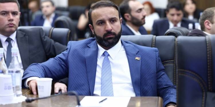 ՔՊ-ական պատգամավոր Հայկ Սարգսյանի` գումարի դիմաց բանակից ազատվելու աղմկահարույց նախագծի շուրջ ՔՊ-ում նոր կրքեր են բորբոքվել․ «Հրապարակ»