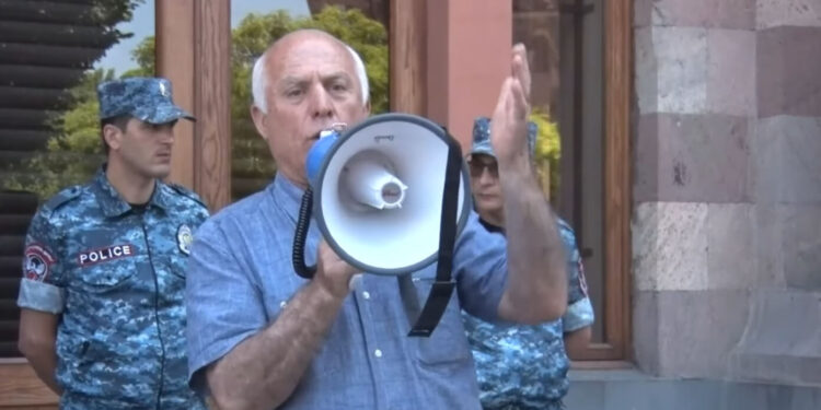 Ամեն մեկդ մի մարդ կարա՞ք բերեք, խելքներդ գլուխներդ հավաքեք.Հայրյանը՝ ղարաբաղցիներին. տեսանյութ