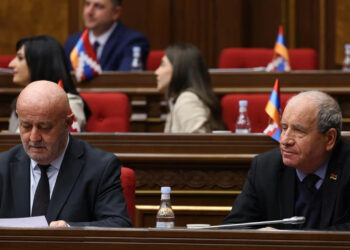 Հակոբ Ասլանյանն ու Հովիկ Աղազարյանը քաղաքական նոր բևեռ են ուզում ձևավորել. «Հրապարակ»