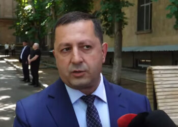 Ո՞նց եք թույլ տալիս մտնել ԵՊՀ մարդուն, ով թիրախավորում է եկեղեցուն. հարց՝ ռեկտորին. տեսանյութ