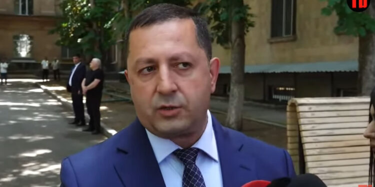 Ո՞նց եք թույլ տալիս մտնել ԵՊՀ մարդուն, ով թիրախավորում է եկեղեցուն. հարց՝ ռեկտորին. տեսանյութ