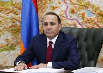 Ձերբակալել են Հովիկ Աբրահամյանին, խուզարկում են նրա տունը