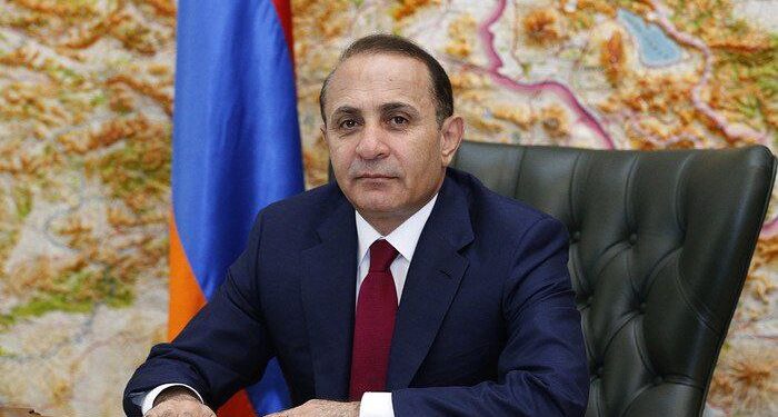 Ձերբակալել են Հովիկ Աբրահամյանին, խուզարկում են նրա տունը