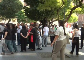 Արցախցիները նամակ են հանձնում. բողոքի ակցիա` կառավարության դիմաց. ՈՒՂԻՂ