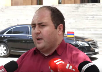 ԵՊՀ-ի դռները կոտրելով, լսարանի առաջ պառկելով՝ մտնում էին համալսարան, դիսոնանս է. ԵՊՀ ՈՒԽ նախկին նախագահ Խաչիկ Աբաջյան. տեսանյութ