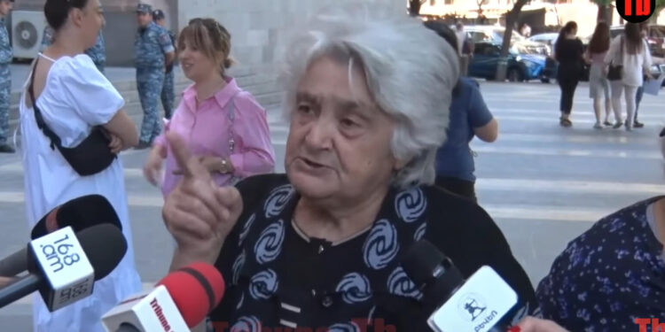 Ստո՛ր արարածներ, հերիք ա լափեք. ճանճերի պես թռնելու են ինքը ու իր ոչ կինը. զոհվածի մայր. տեսանյութ