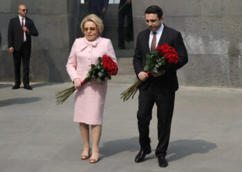 Մատվիենկոն, Սիմոնյանի ուղեկցությամբ, այցելել է Ծիծեռնակաբերդ