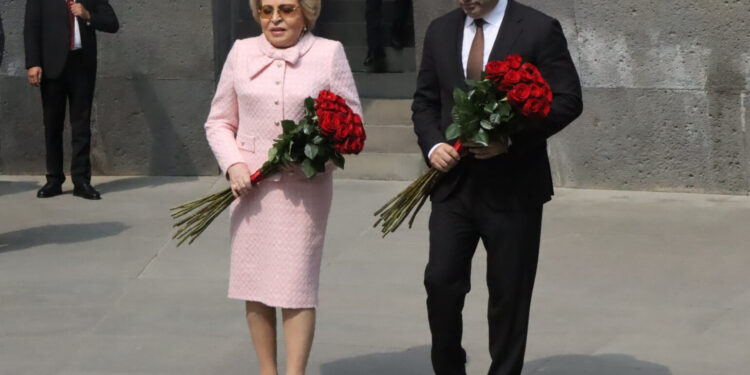 Մատվիենկոն, Սիմոնյանի ուղեկցությամբ, այցելել է Ծիծեռնակաբերդ