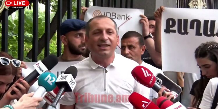 Թալանված ենք, պահանջում ենք, որ մեզ ընդունեն 107 պատգամավորները․ տեսանյութ