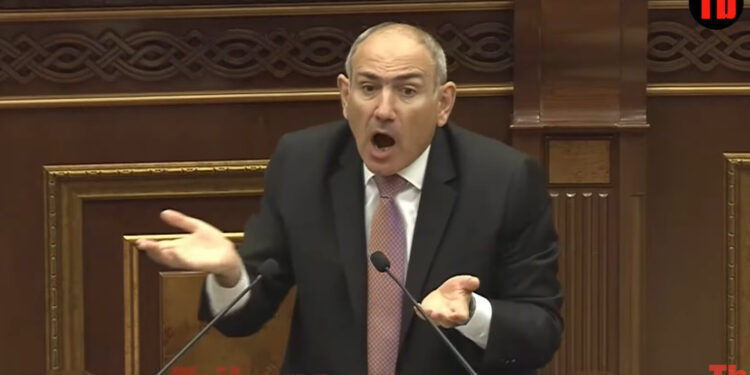 Աստվա՛ծ, ո՞ւր ես նայում, Աստվա՛ծ, երթևեկության անարդարություն, թո՛ղ, որ ես թքեմ քո բաց ճակատին. տեսանյութ