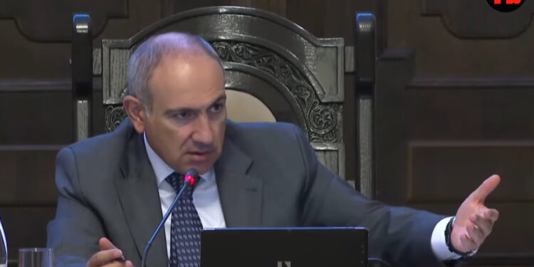 Աջ ես գնալու, ձախ ես գնալու, ուղիղ ես գնալու, հետ ես գնալու, վերև ես թռնելու, ներքև ես թռնելու․․․. տեսանյութ