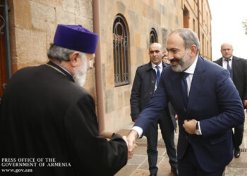 «Արդյո՞ք խախտել է կուսակրոնության ուխտը եւ արդյո՞ք զավակ ունի. մենք՝ իր հոտը, իրավունք ունենք իրենից լսելու ճշմարտությունը». Ն. Փաշինյան