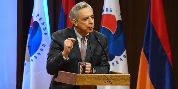 «Հայկական պետությունը չի կարող հրաժարվել Արցախի հարցից, որի ակունքներում եղել է հենց ինքը»․ Վարդան Օսկանյան