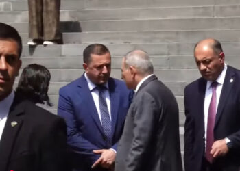 «Դոմփելուց» հարցրեցի՞ն ուսանողները. վարչապետը հեռացավ, ռեկտորը չասաց. տեսանյութ