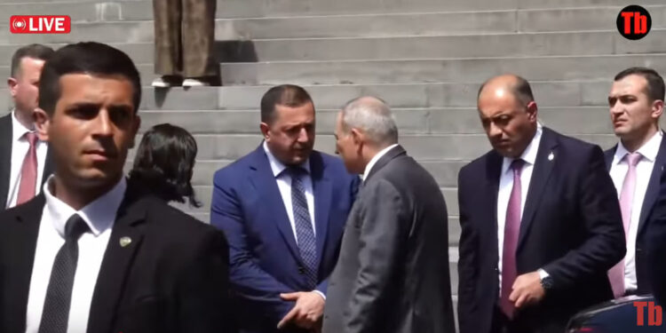 «Դոմփելուց» հարցրեցի՞ն ուսանողները. վարչապետը հեռացավ, ռեկտորը չասաց. տեսանյութ