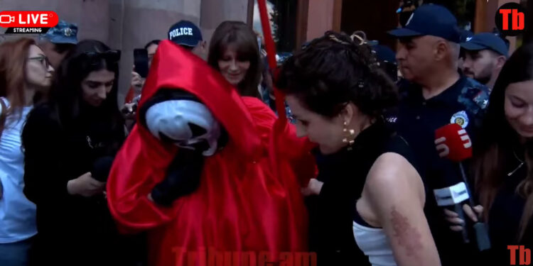 Անցաթուղթ՝ դժոխքի դեսպանին. ոստիկանները խոչընդոտեցին. տեսանյութ