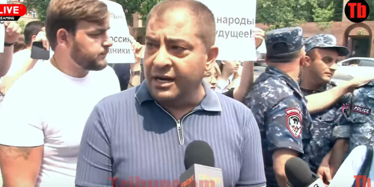 Արի ասեմ, ա՛յ տղա, թուրքի լամուկ. միջադեպ՝ ԱԺ-ի մոտ. տեսանյութ