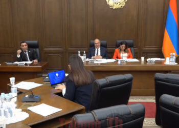 100 մլրդ-ի չարաշահում եք գտել ու 1%-ն եք բյուջե բերե՞լ. Աննա Գրիգորյանը՝ Ռոմանոս Պետրոսյանին. տեսանյութ