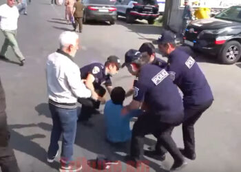 Արա՛, խի՞ եք ջարդում, մարդ եղեք. ինչպես են տապալում մարդուն գետնին ու տանում. տեսանյութ