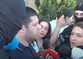 Հակատանկային պայթուցիկների համար են տանում. ինչպես է ԱԱԾ-ն ձերբակալում սրբազանի օգնականին
