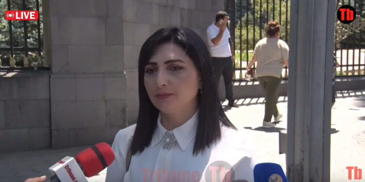 Փոքրամարմին զինվորի մորը տվել են 43 համարի կոշիկով ոտք, ասել են՝ էս ա տղեդ, հիմա ո՞նց չգա ստեղ քնի. տեսանյութ