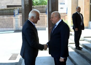 Վահագն Խաչատուրյանը Ռուսաստանի օրվա առթիվ այցելել է Հայաստանում ՌԴ դեսպանատուն