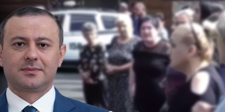 Մասնակցել է Փաշինյան-Ալիեւ երկկողմ հանդիպմանը, իսկ անհետ կորած զինվորների ծնողներին չի ընդունել. «Ժողովուրդ»