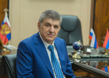 «Էջմիածնում հավաքվելու և փաստացի Գարեգին 2-րդի նստավայրը գրավելու կոչը ռազմավարական սխալ կլինի». Արա Աբրահամյան