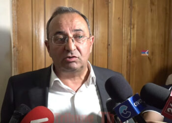 Իրենք պղծում են էս ամբիոնը ու փորձում են մեղադրել ընդդիմության պատգամավորներին. Արծվիկ Մինասյան. տեսանյութ