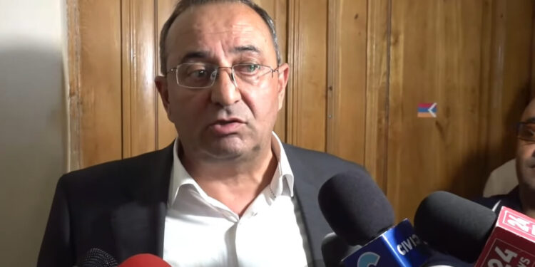 Իրենք պղծում են էս ամբիոնը ու փորձում են մեղադրել ընդդիմության պատգամավորներին. Արծվիկ Մինասյան. տեսանյութ