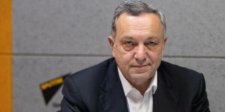 Գլխավոր դատախազությունը պահանջում է նախկին դեսպան Ավետ Ադոնցից բռնագանձել 1 անշարժ գույք, 3 իրավաբանական անձում մասնակցություն, շուրջ 90 միլիոն դրամ