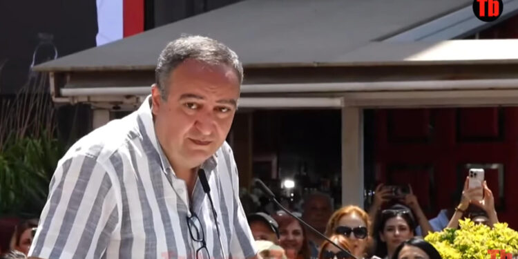 Սարսափելի կլիներ, եթե որևէ աղմուկ չլիներ. Դավիթ Մինասյանը՝ Ազնավուրի արձանի մասին. տեսանյութ