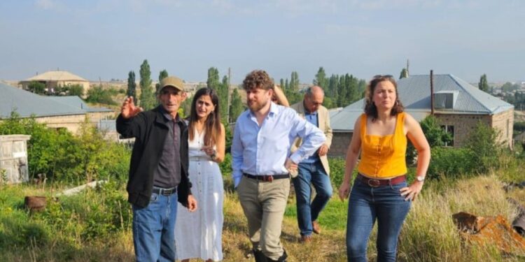 «Ծանոթացա կով կթելու տեխնիկային՝ տիկին Գալստյանի և նրա կովի՝ Սոնայի հետ». ՀՀ-ում Ֆրանսիայի դեսպանն այցելել է Գեղարքունիքի մարզ